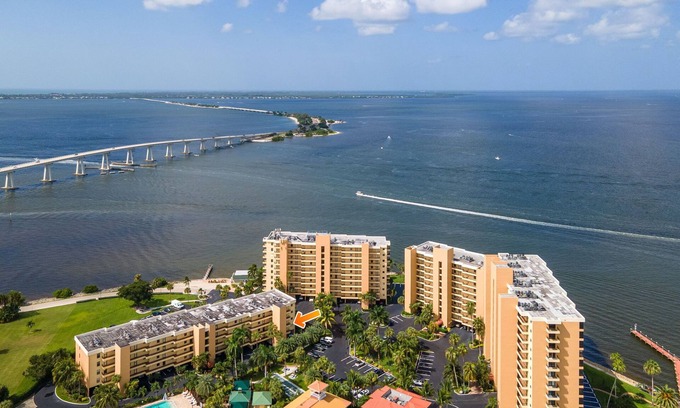 Punta Rassa Condominio | Exquisite Paradise with Amazing Oceanfront Views