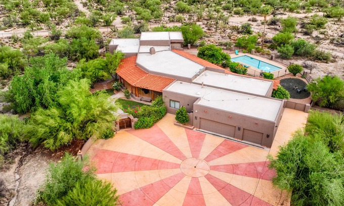 Dove Mountain Casa | Exquisite ranch home with private pool, hot tub, gourmet kitchen, & patio