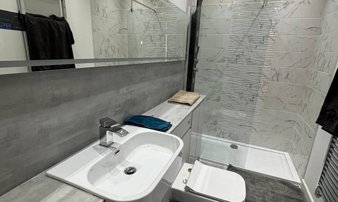 Northfleet Apartamento | Exquisite Riverside Living in a Stunning Flat