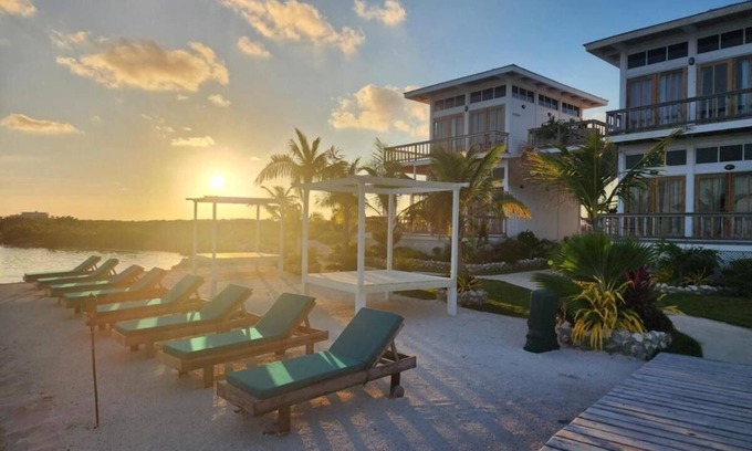 San Pedro Hotel | Exquisite Villa Retreat w/ Swimming Pool Near Marine Reserves for Whole Family!