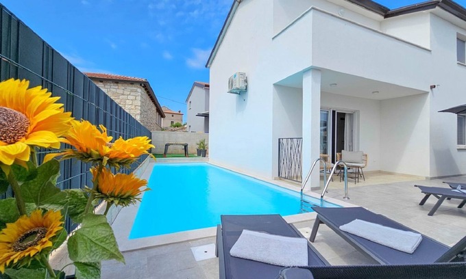 Fiorini Casa | Exquisita villa con piscina privada, barbacoa, futbolín y baños en suite