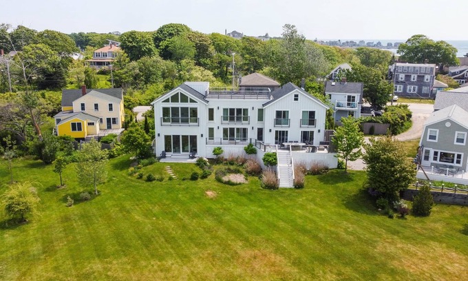 Biddeford Pool Casa | Exquisite Waterfront Retreat - Lindsay