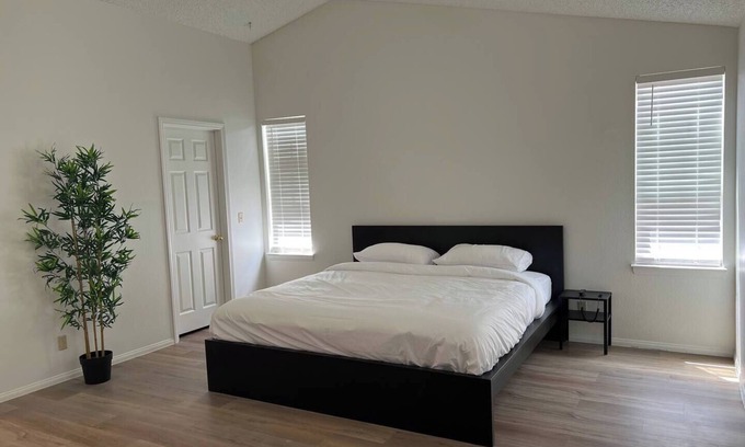 Las Vegas Casa | Extended Stay 3 or 4 Beds Cozy Smart Home Living