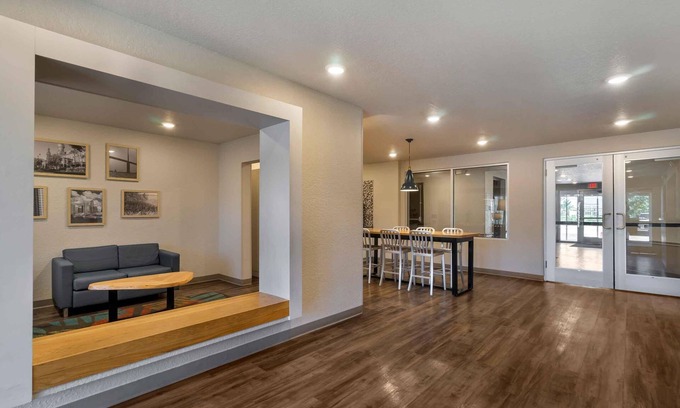 Tampa Hotel | Extended Stay America Select Suites Tampa Brandon East