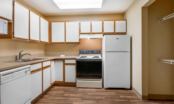 Warwick Hotel | Extended Stay America Select Suites Providence Airport