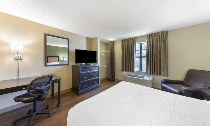 Melbourne Hotel | Extended Stay America Suites Melbourne Airport