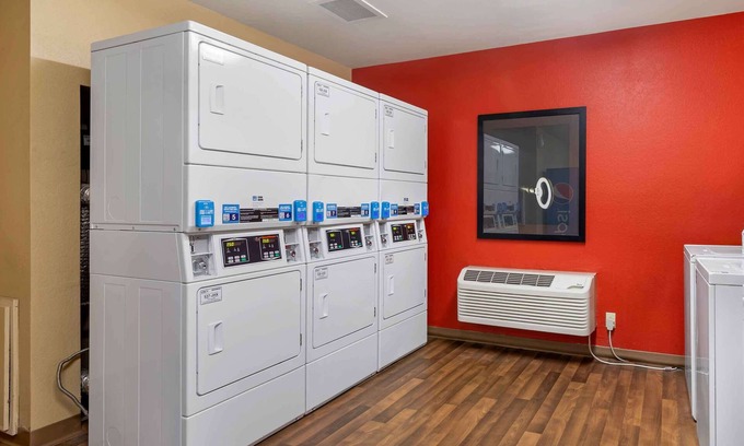 Poplar Place - University Place Hotel | Extended Stay America Suites Savannah Midtown