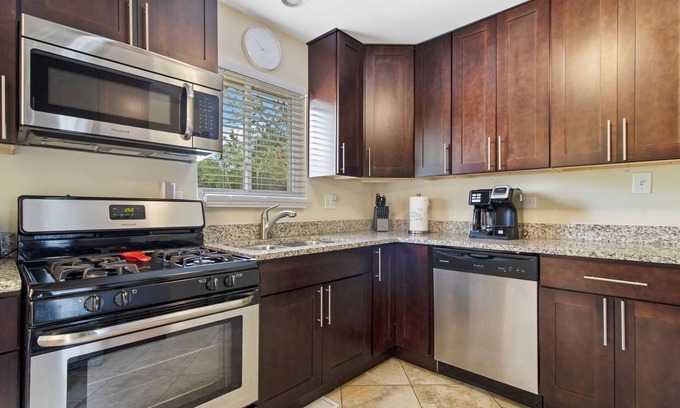 Des Plaines Casa | Extended Stay Des Plaines FHS Rental