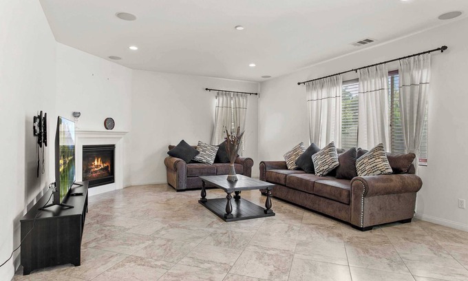 Chino Casa | Extended Stay Gem! Cozy 4B3B｜15 Fwy｜Flex Month-to-Month｜WFH Choice #40938