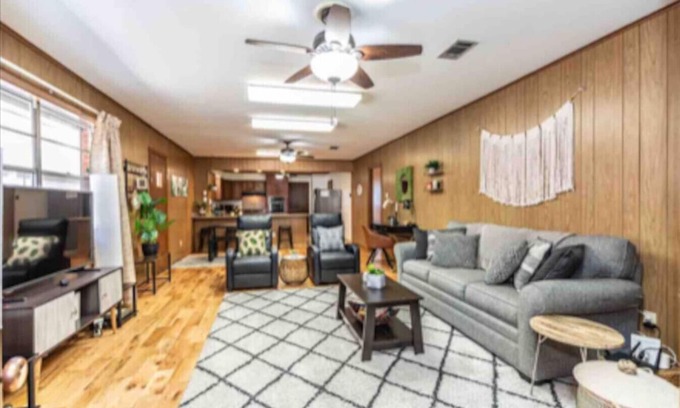 Harahan Casa | Extended Stay Safe Haven-Big Car Port Parking!
