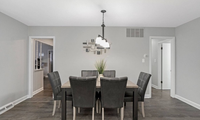 Elk Grove Village Casa | Extended Stay Elk Grove Village FHS Rental