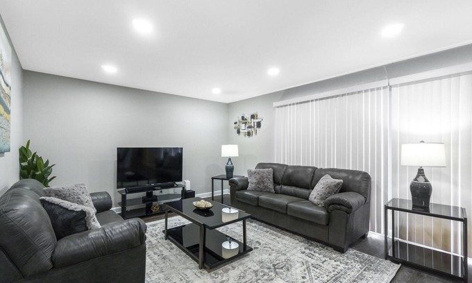 Elk Grove Village Casa | Extended Stay Elk Grove Village FHS Rental - Kingsbridge Rd