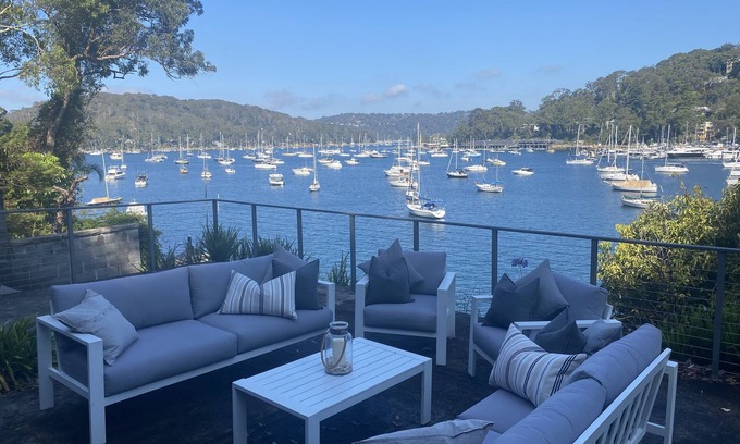 Ku-ring-gai Chase Casa | Extensive views across Pittwater, elegant & stylish