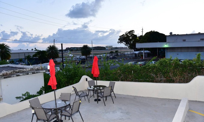 Charlotte Amalie West Apartamento | Extra large apartment for family and friends 5 min from the airport.