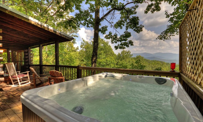 Blue Ridge Cabina | Vistas increíbles / jacuzzi / mascotas! ¡Buena ubicación! ¡Gran valor!