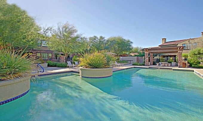 Talon Retreat Condominio | Vistas extraordinarias desde una encantadora casa adosada de 2 habitaciones en North Scottsdale
