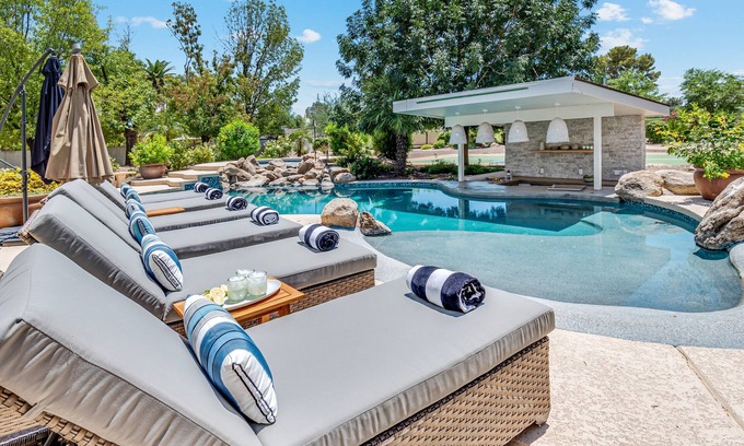 South Scottsdale Villa | ♥Extravagant Family Getaway♥Ace Old Town Loc♥SwimUp Bar♥PickleBall♥Golf♥Spa♥BBQ♥