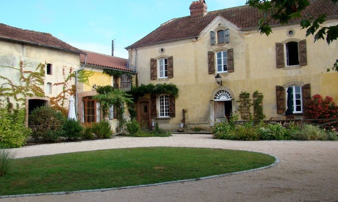 Lascazeres Otro | Extremadamente espacioso, Country Farmhouse con piscina y cocina de verano, con capacidad para 13+