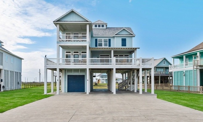 Port Bolivar Casa | Ez Come Ez Geaux 4 Bedroom Home by Redawning