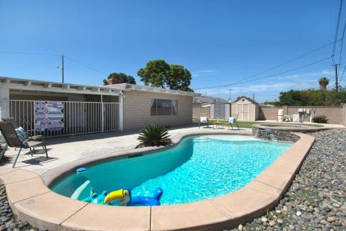 Hermosa Village Casa | F-18 Babes in Toyland