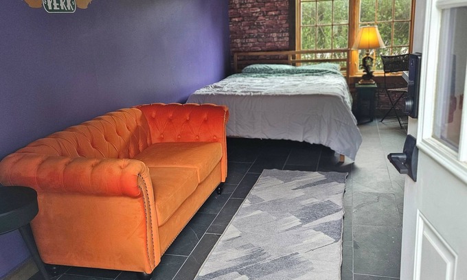 Barrington Apartamento | F.R.I.E.N.D.S inspired studio in beautiful Barrington with WiFi, AC