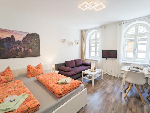 Sebnitz Apartamento | F0 - Urlaubsmagie - Kleine voll ausgestattete Wohnung mit Gemeinschaftsgarten, -pool & -sauna