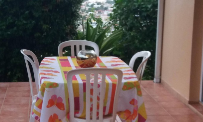 Fontaine de Moutte Apartamento | F2-Bas de Villa - Zona tranquila de Fort de France. Vista mar-aeropuerto 10 min