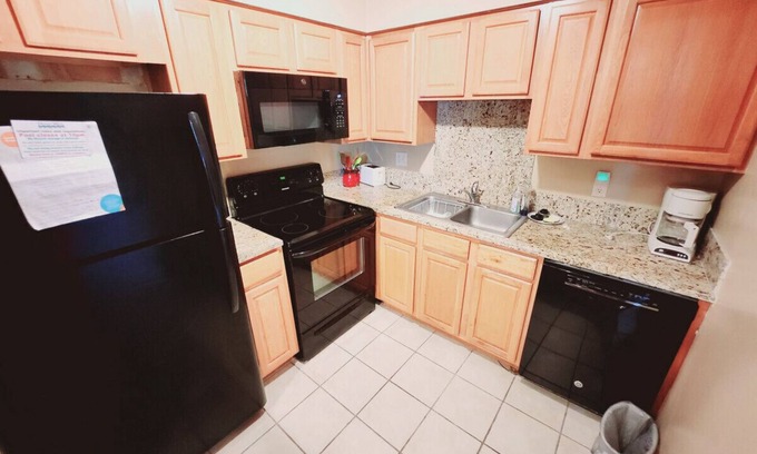 Demere Park Condominio | F3, close to front heated pool