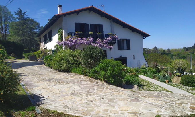 Urrugne Apartamento | F3 with terrace/garden 4km beaches between St jean de luz/Hendaye