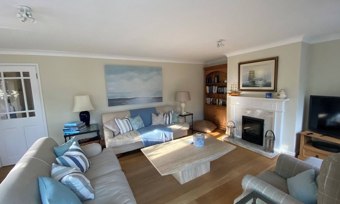 New Forest District Casa | Fab 4 bedroom/4 bathroom house - quiet lane - walking distance of Lymington