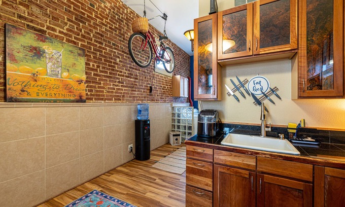 Curtis Park Casa | Fab & Fancy Free in Downtown Denver: 5 Points, Curtis Park, RiNo