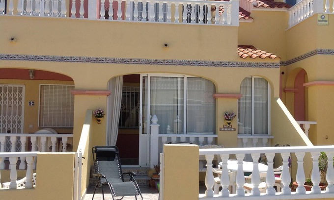 Lo Rufete Casa | Casa de 2 dormitorios, aire acondicionado, cerrada, zona de Villamartin, Orihuela Costa