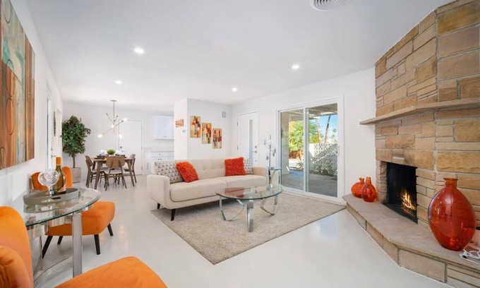 Cathedral City Cove Casa | Fab Mid Century Cathedral Cove Pool Home with Stunning Mountain Views