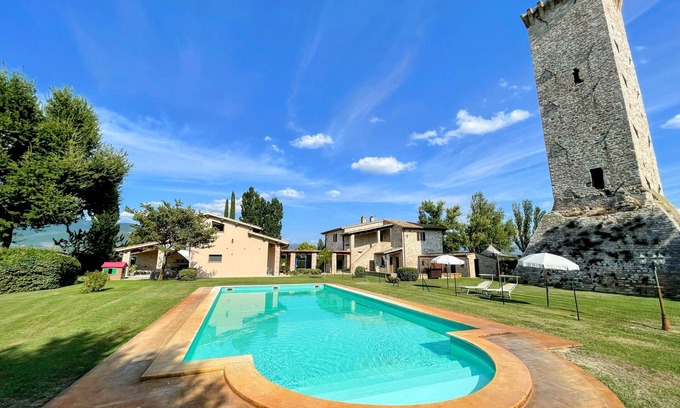 Limiti Villa | Fabulosa villa con piscina vallada, amplios terrenos, parque de mediación y parq