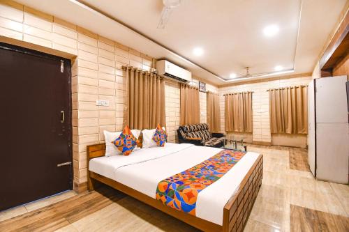 Ballygunge Hotel | FabExpress Golden Suites - Nr Park Circus 7 point