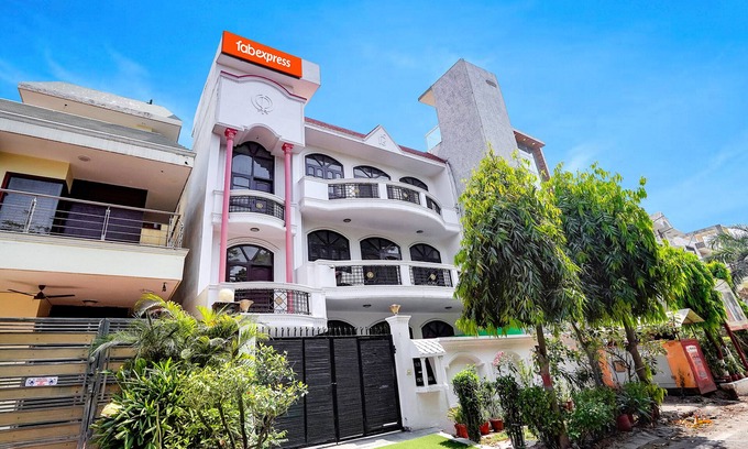 Sector 35 Hotel | FabExpress Ivy Inn