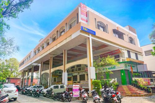 Nashik Road Hotel | FabExpress Om Sai - Nr Nashik Railway Station