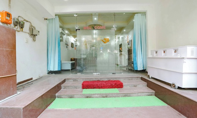Dwarka Hotel | Fabexpress Premium Rooms