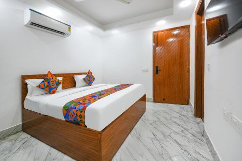 Sainik Farm Hotel | FabExpress The Cozy Cloud