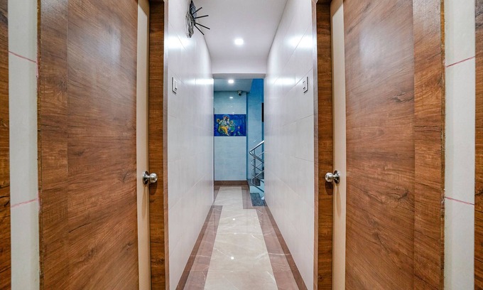 Mahape Hotel | Fabexpress White Gold