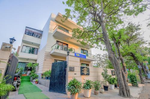 Sushant Lok Casa | FabHotel AM Bliss