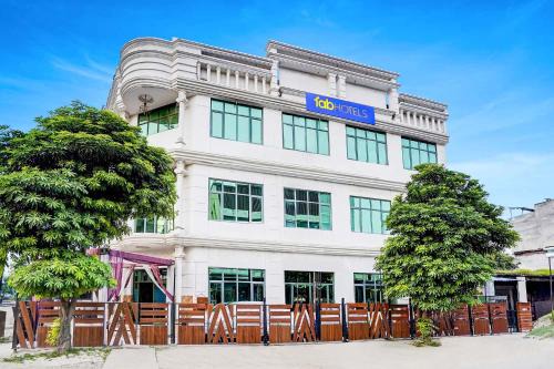 Kanpur Hotel | FabHotel Aman Paradise