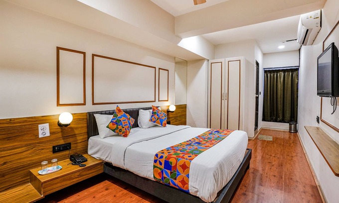 Surat Hotel | Fabhotel Crescent