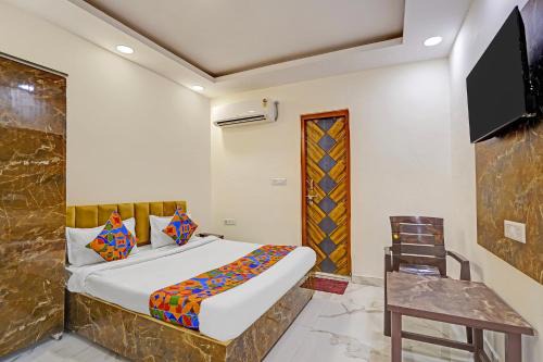 Indirapuram Hotel | FabHotel Golden Rivaah