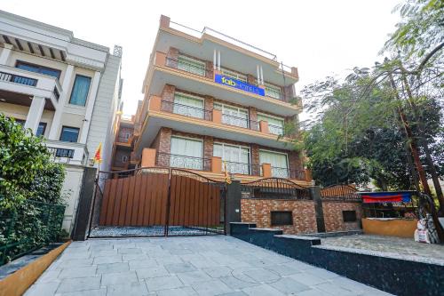 Sector 63 Hotel | FabHotel Grihum