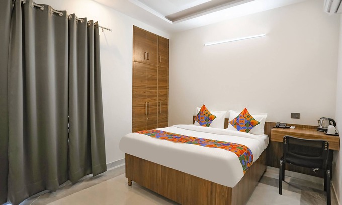 Sector 63 Hotel | FabHotel Indiana
