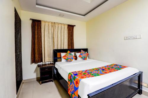 Vadapalani Cabina | FabHotel Karuna Regent