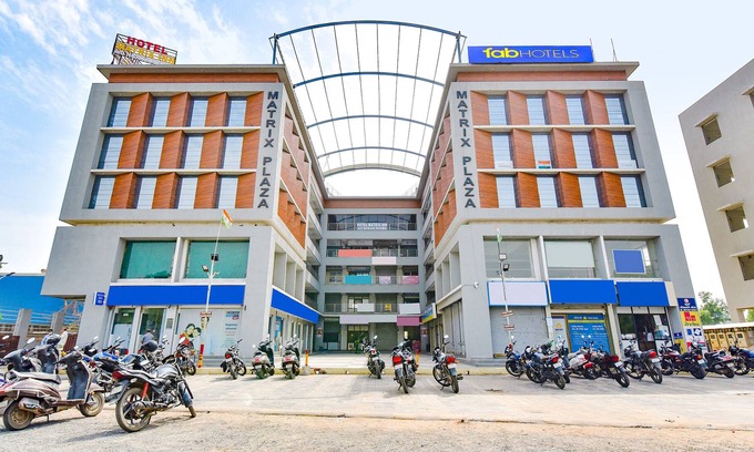 Ahmedabad Hotel | Fabhotel Matrix Inn