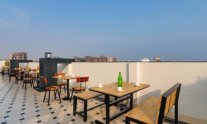 Gomti Nagar Hotel | Fabhotel Pratham Inn