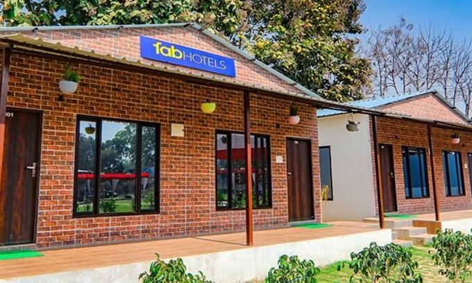 Phulpur Hotel | Fabhotel Prayag Deep